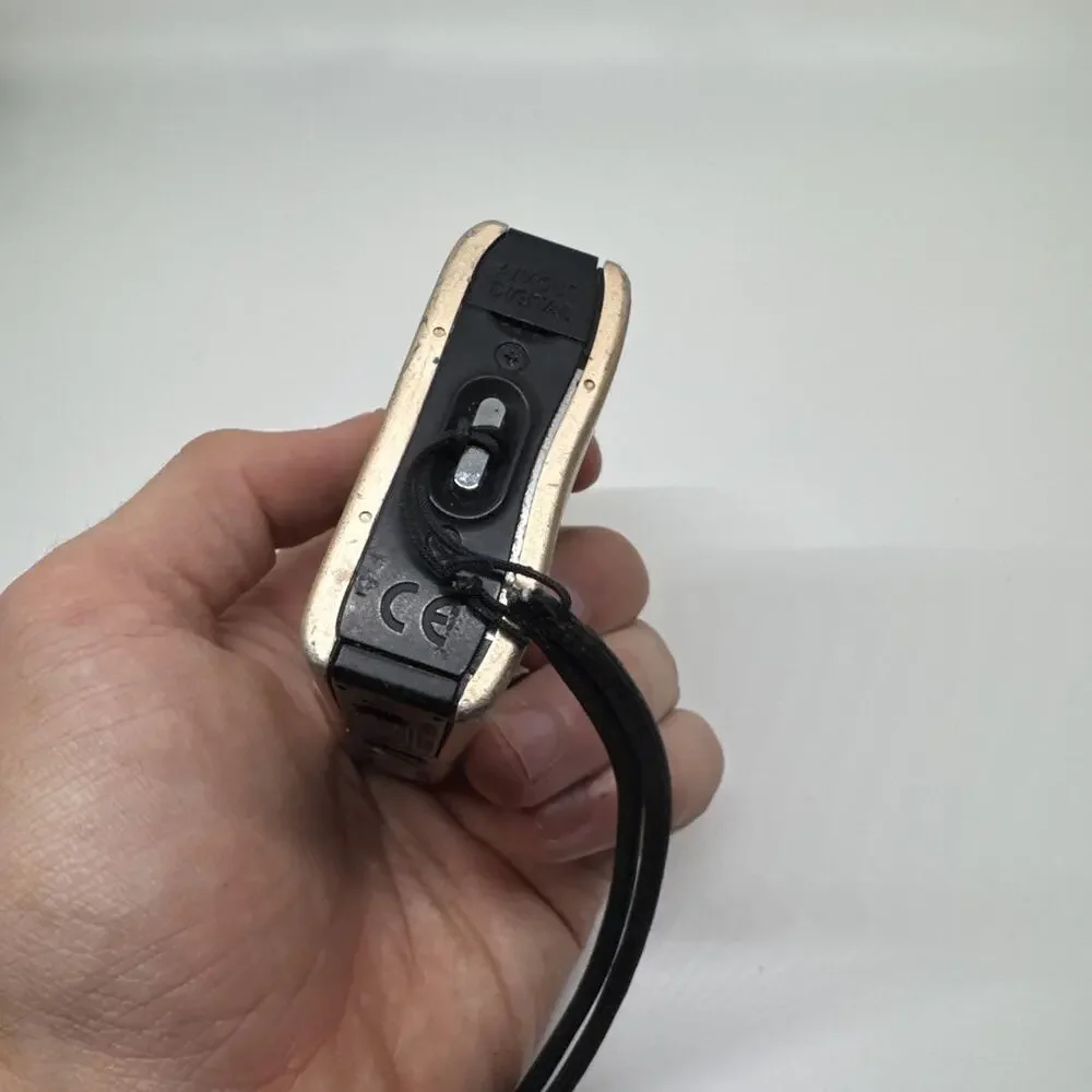 Canon PowerShot SD1100 IS 8.0MP Digital Point-And-Shoot Camera Screen Defect